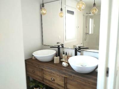baño marcado estilo vintage en madera maciza